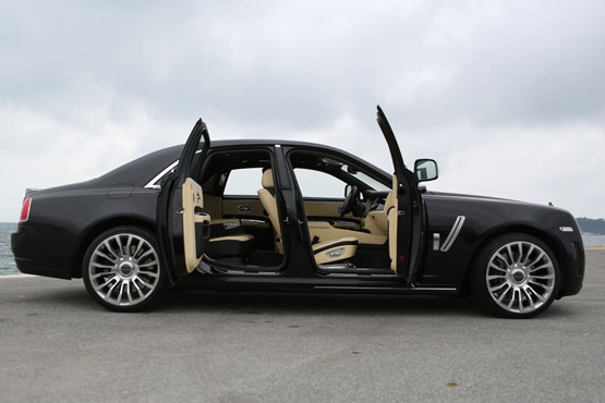 ultimate-luxury-sedan-rolls-royce-ghost-interior-luxury-ride-usa